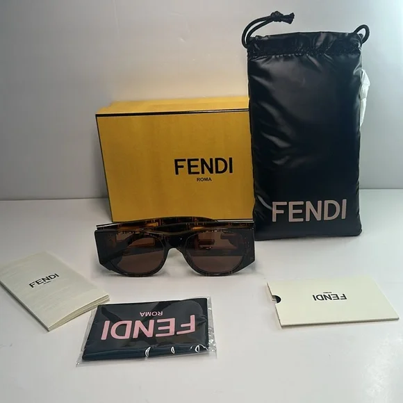 New 💯Authentic FENDI Baguette FE40109I 55E Sunglasses